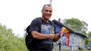 Vom Spaziergang zur Schatzsuche Verspielter Pfandsammler: Sammy Zimmermanns - Foto: J. Frintert