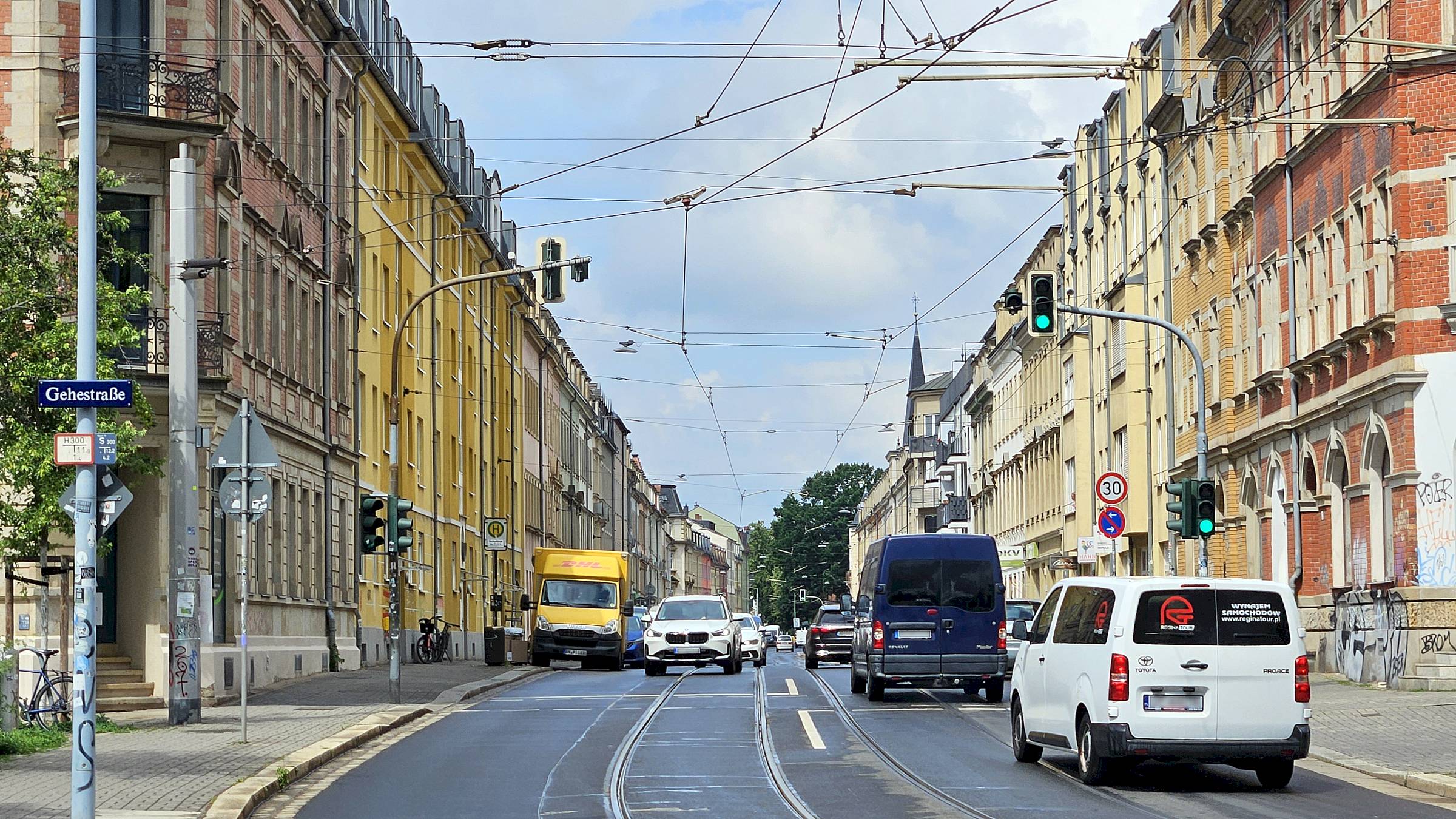 Die Straßenbahnen der Linie 13 werden umgeleitet. Foto: J. Frintert