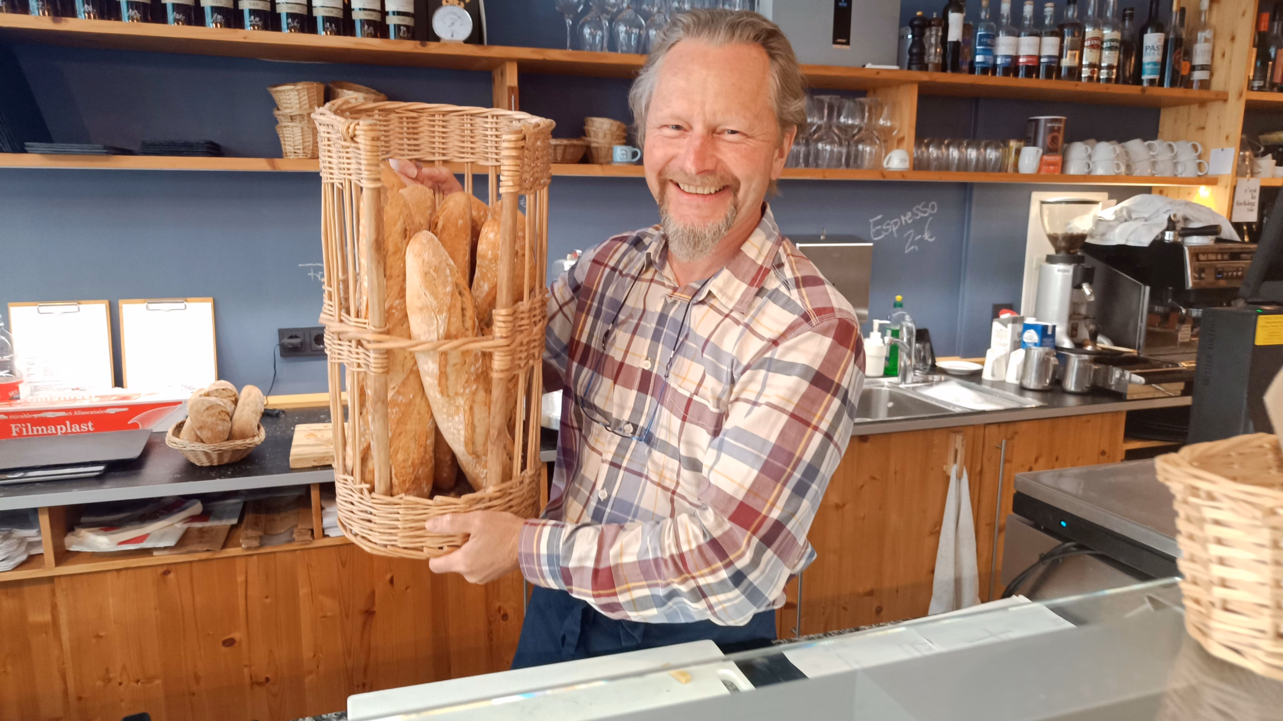Uwe Sochor lobt die professionelle Organisation des Stadtteilfestes: Hochprofessionell, und das im unbezahlten Ehrenamt!". Foto: S. Reichel