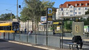 Straßenbahnlinien 3 und 13 werden in Pieschen umgeleitet Die Fahrgastunterstände werden ausgetauscht - Foto: J. Frintert